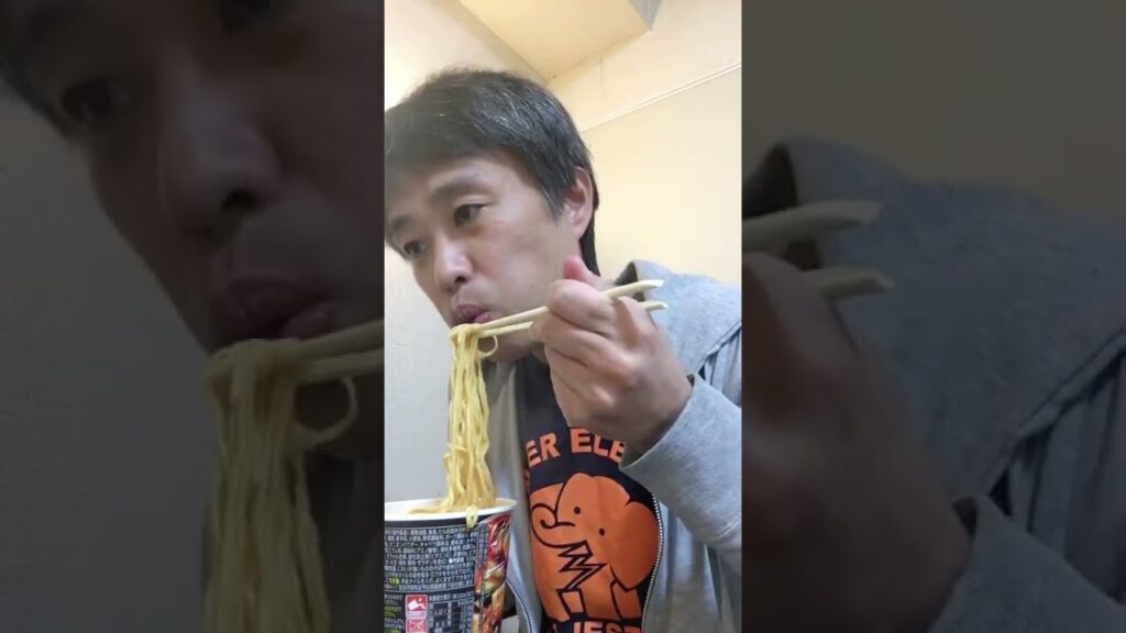 【モノマネ】蒙古タンメンを豪快にすする滝川クリステル【貴重】#shorts 【モノマネ】蒙古タンメンを豪快にすする滝川クリステル【貴重】#shorts