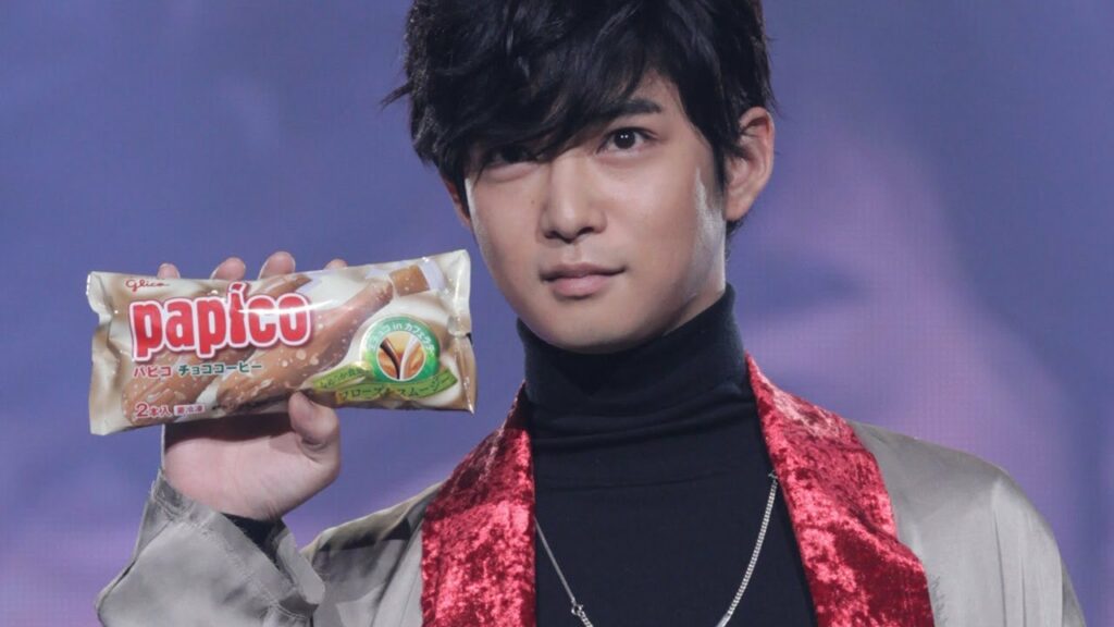 千葉雄大、“神コレ”ランウエーで投げキッス　なめらかな衣装で魅了　「神戸コレクション2017 A／W」