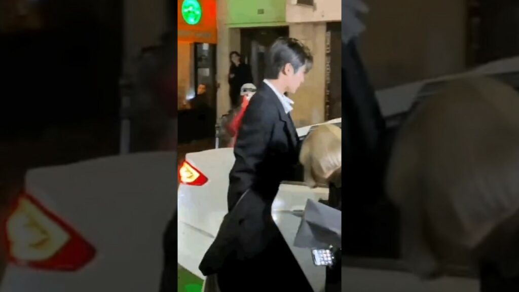 【Snow Man】めめラウinパリ🇫🇷 (#目黒蓮 #MeguroRen #SnowMan #Short)