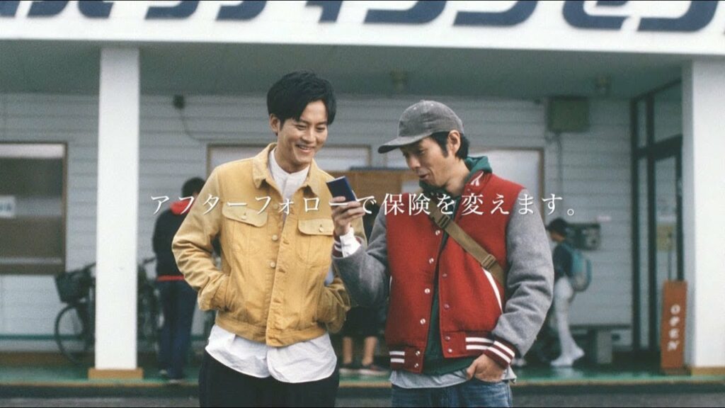 “仲良し兄弟”松坂桃李＆クドカン、バッティングセンターで豪快スイング　明治安田生命新CMアフターフォロー「親子そっくり」篇