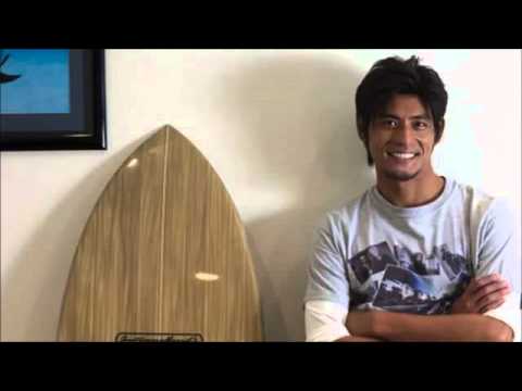 俳優の坂口憲二さん