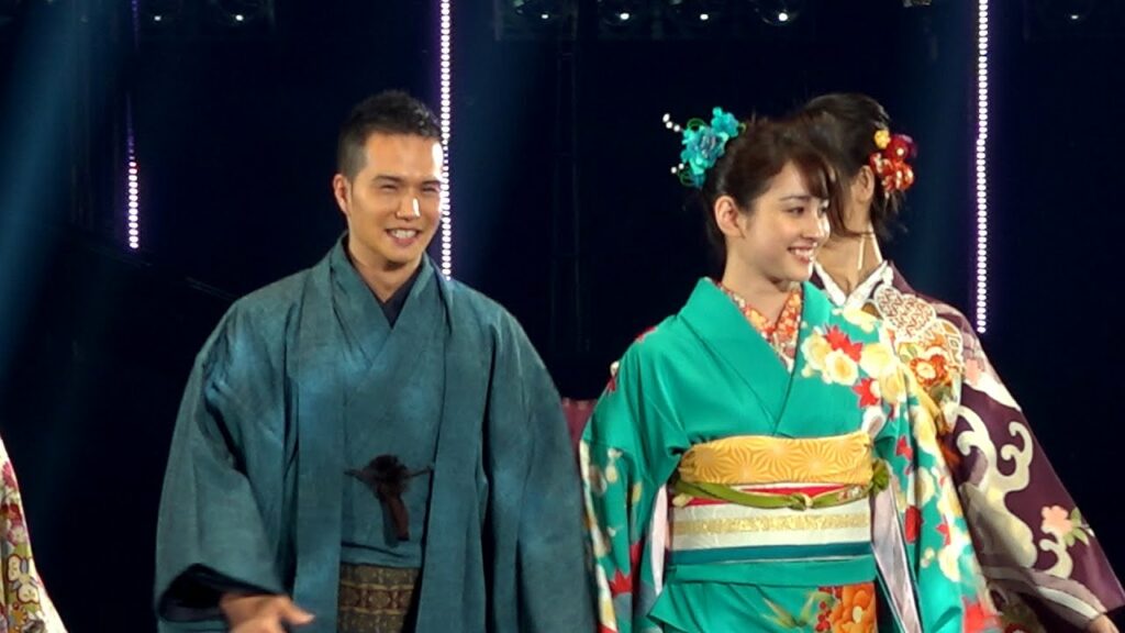 早見あかりと市原隼人がTGCで福家堂本舗ステージに登場！