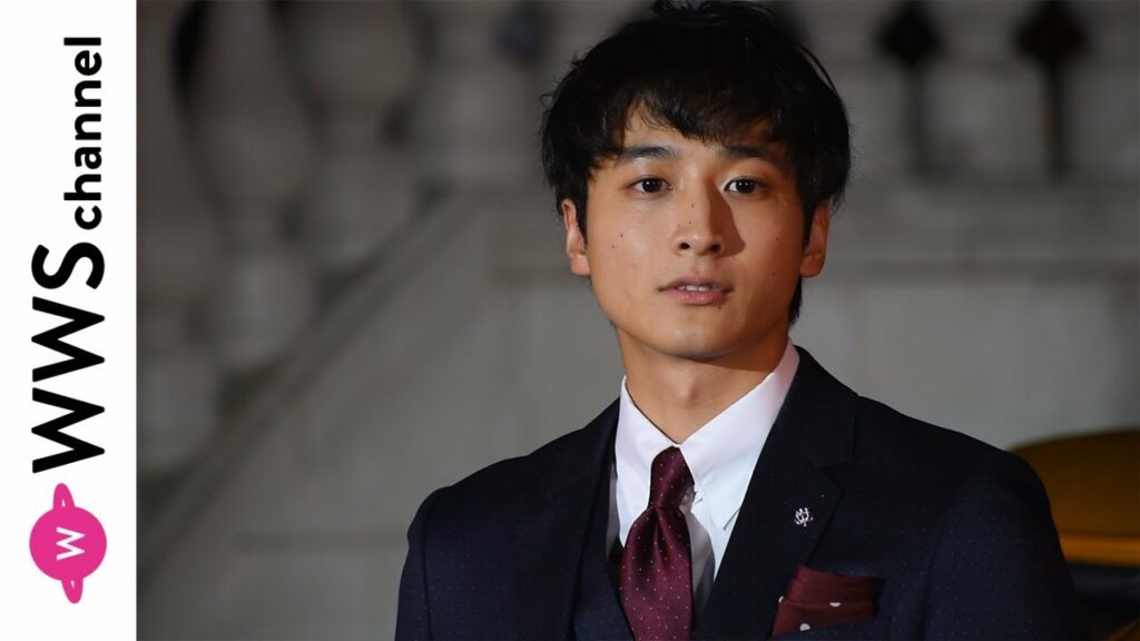 小関裕太がスタイリッシュなスリーピースのスーツで登場！＜harper by Harper's BAZAAR×CR Japan 1周年パーティ＞