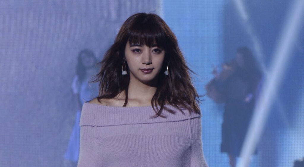 池田エライザが神戸コレクションで秋冬コーデを披露！