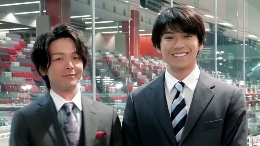 中村倫也＆新田真剣佑、仲良しぶりがにじみ出る！　「東京シティ競馬」イメージキャラクター就任メッセージ動画が公開