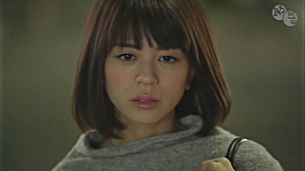 243と吉崎綾「恋のロマンス」MV（出演：吉崎綾、紺野真、つぐみ）