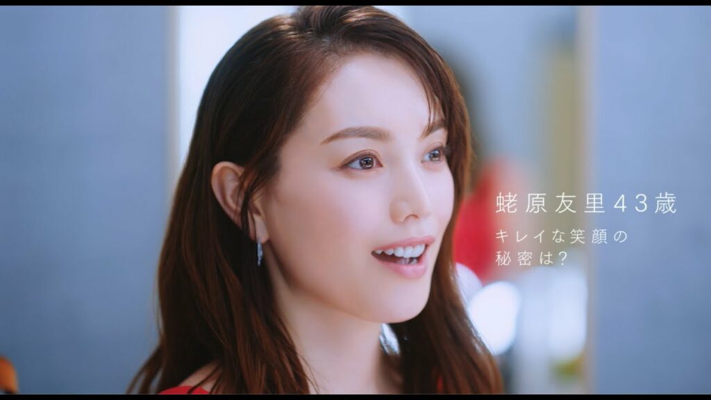 アスタリフト サプリメント ホワイトシールド 「蛯原友里43歳 キレイな笑顔の秘密は？」／富士フイルム
