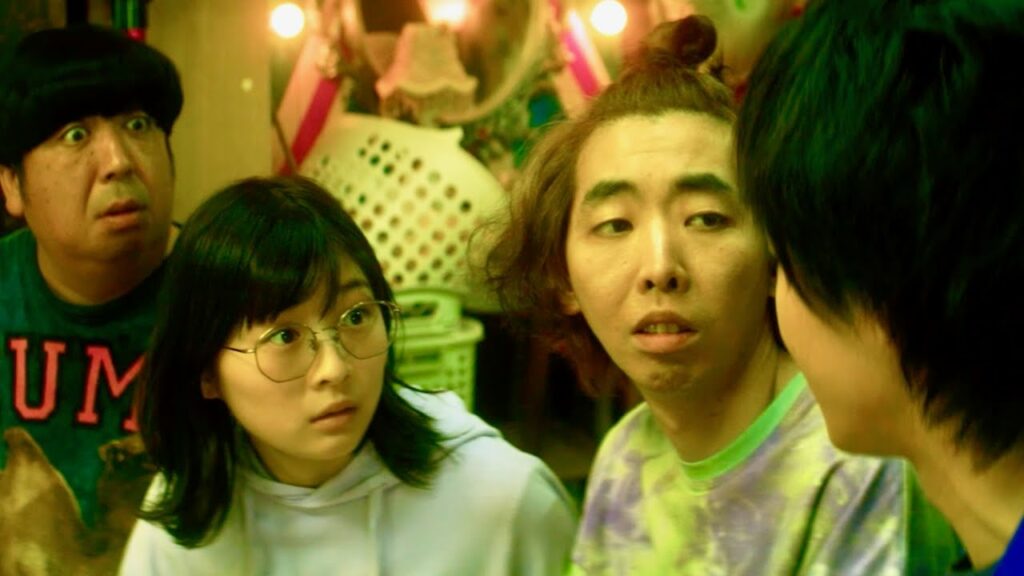 中村倫也の土星人告白に伊藤沙莉ら兄妹が仰天！地球を離れるまであと3日／映画『宇宙人のあいつ』予告編