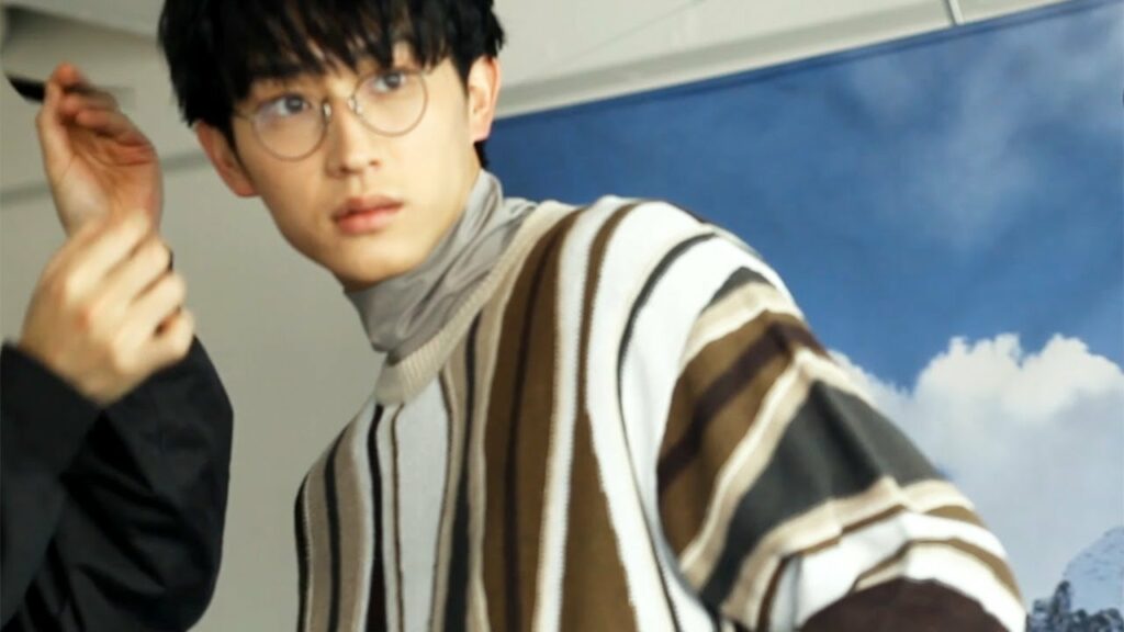 杉野遥亮、クール＆爽やかに！メガネ姿も披露　撮影風景をチラ見せ　「GOODA」Vol.63メーキング