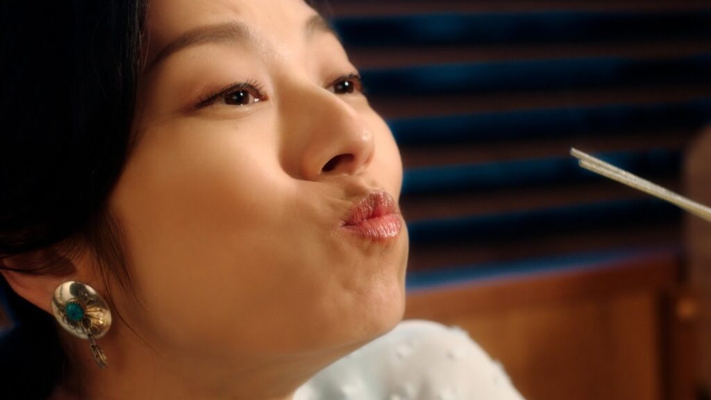 小池栄子、カルビ＆白飯を豪快に頬張る！　牛角新CM「春の超カルビ祭り」編＆メーキング