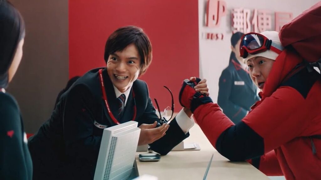 【日本CM】窪田正孝穿上郵局職員職員制服和荒川良良爬雪山？