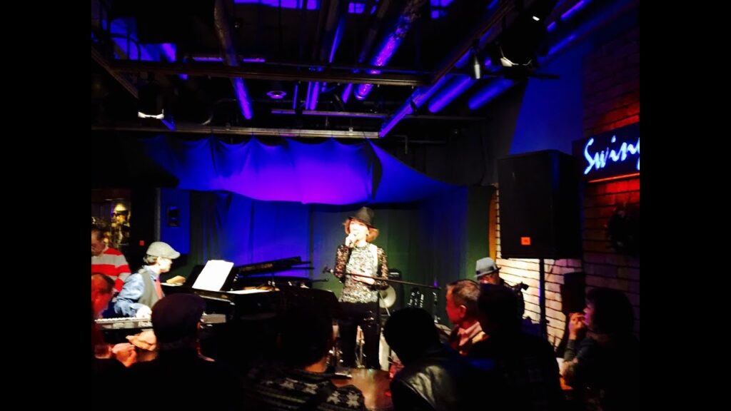 Autumn Leaves - 枯葉 真梨邑ケイ