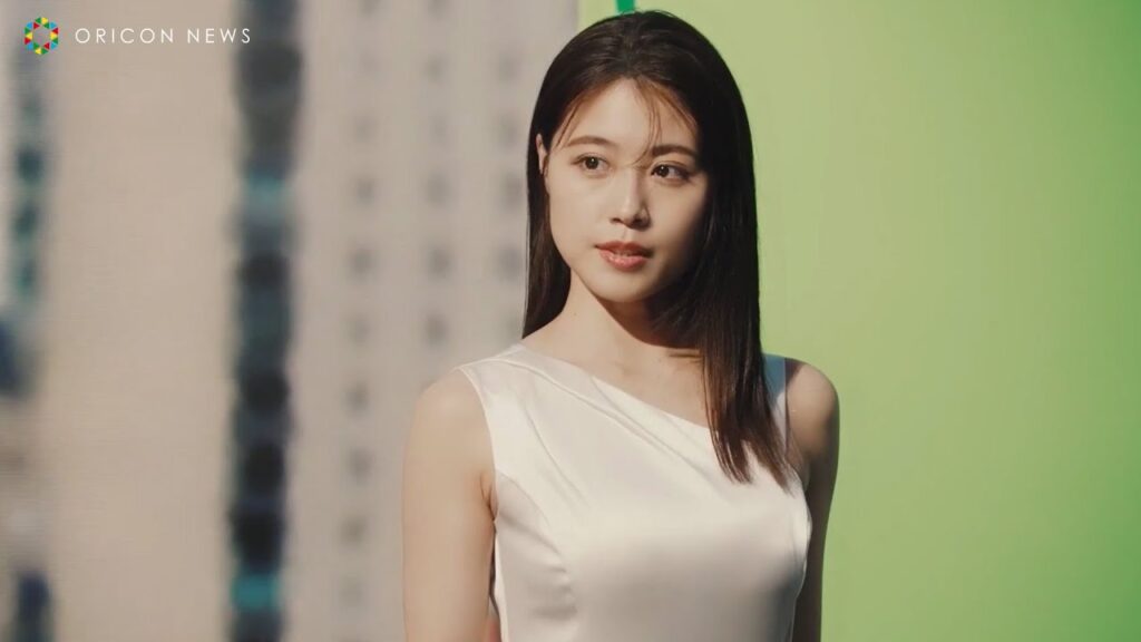 有村架純、純白ドレスで美脚すらり！メイクくずれと闘う強い女性演じる