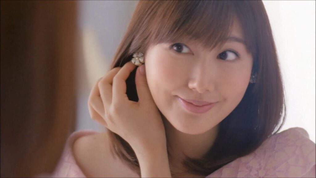 「安めぐみ」の美しさが輝く！！「イオン化粧品」のＣＭ Beauty of "Yasu Megumi" is brilliant! Commercial of "ION Kesho"