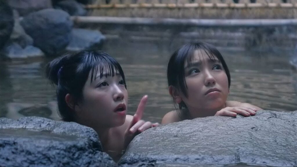 沢口愛華、温泉入浴シーンも!?　映画「札束と温泉」予告編