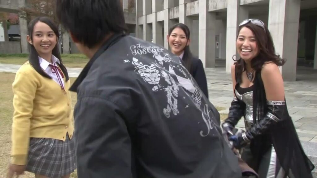 「キョウリュウジャーVSゴーバスターズ」メイキング（水崎綾女 & 小宮有紗 & 今野鮎莉）