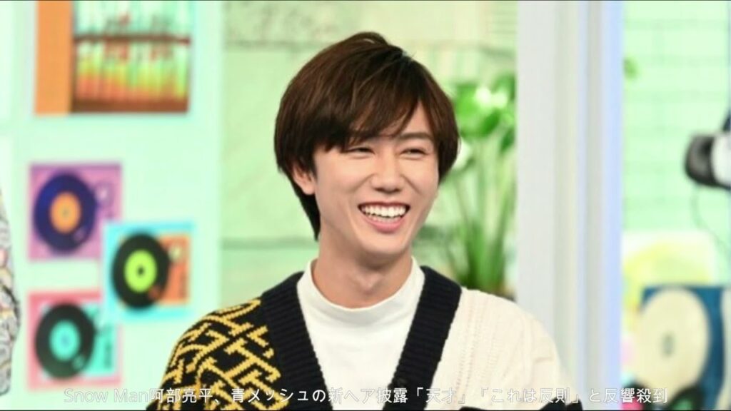 Snow Man阿部亮平、青メッシュの新ヘア披露「天才」「これは反則」と反響殺到