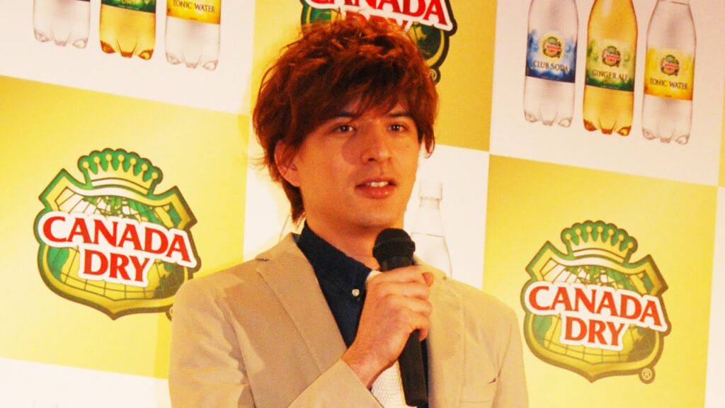 城田優、ピアノ生演奏もグダグダで苦笑　炭酸飲料『カナダドライ　ジンジャーエール』CM発表会