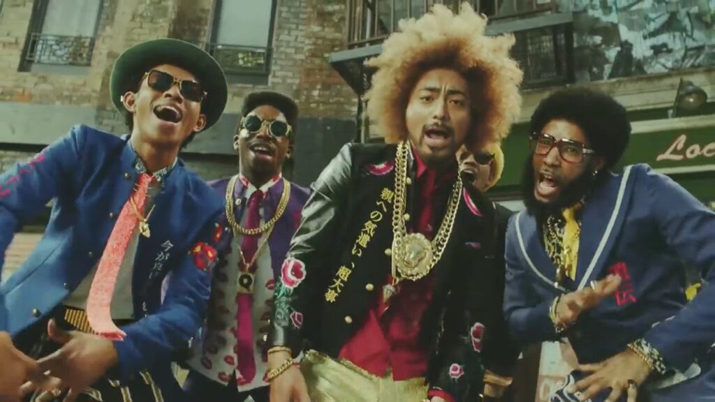 【日本CM】山田孝之留爆炸頭化身黑人載歌載舞在賣什麼？