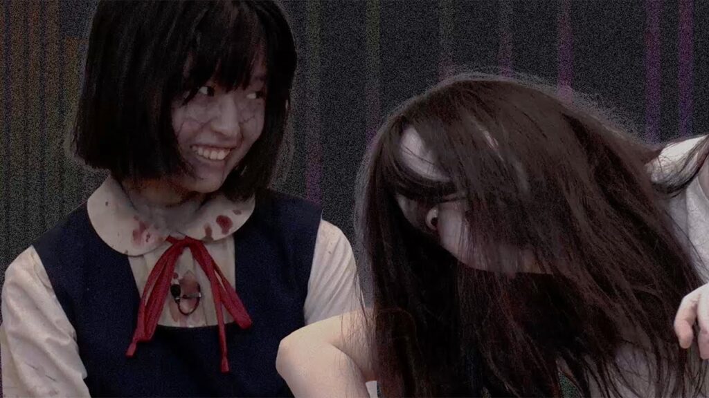 「呪怨」伽椰子×「ミンナのウタ」さな、まさかの対談　リスペクト皆無で対抗心バチバチ!?【夢のコラボ企画動画】