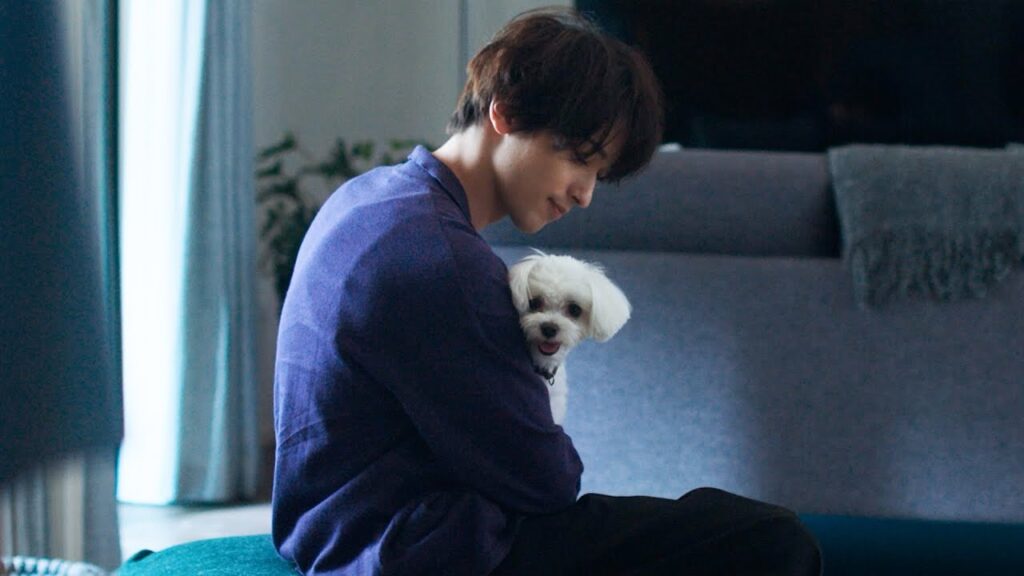 横浜流星、犬とリビングで過ごす“未来の朝”思い描く　日鉄興和不動産新CMシリーズ「見えるか、未来」篇　メイキング＆インタビューも