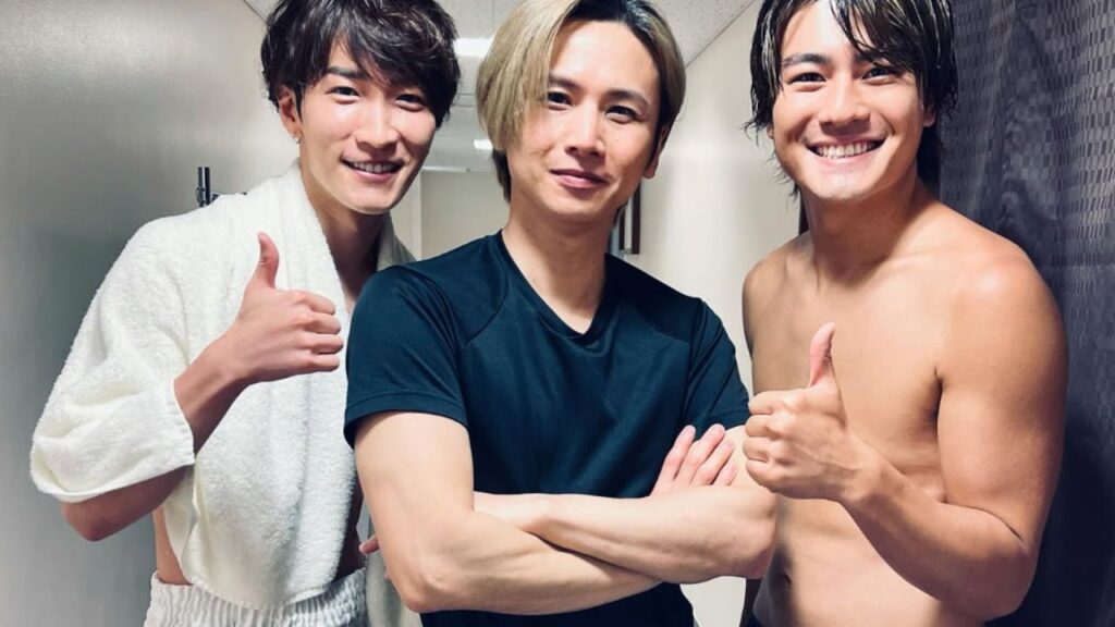 堂本光一、Snow Man渡辺翔太・SixTONES森本慎太郎の"DREAM BOYS"千秋楽をお祝い！