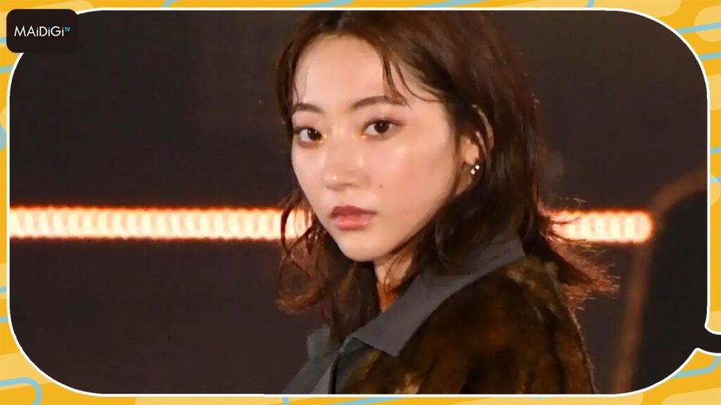 武田玲奈、ニットミニワンピ×ブーツで冬の美脚コーデ　ロングコートで大人のムード