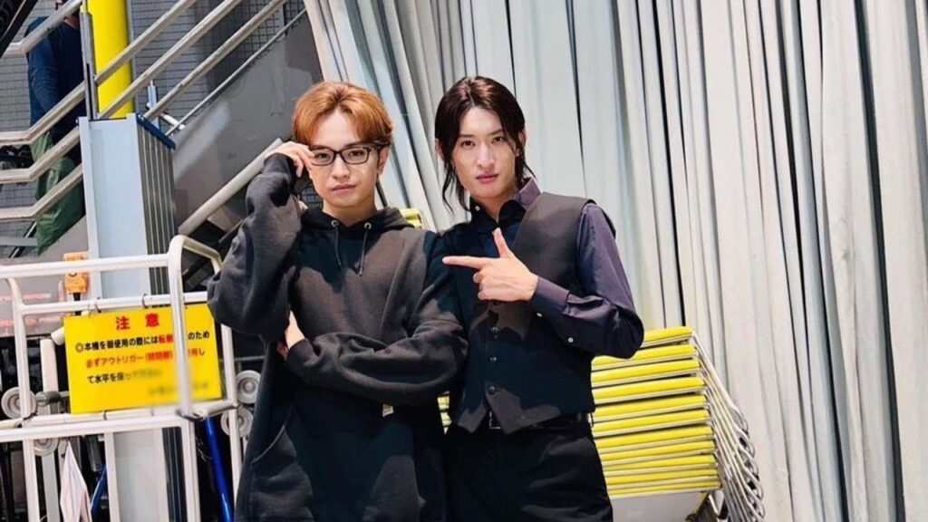 Sexy Zone 中島健人、Snow Man 向井康二を羽交い締め “健康コンビ”ドラマ共演に喜び Sexy Zone 中島健人、Snow Man 向井康二を羽交い締め “健康コンビ”ドラマ共演に喜び