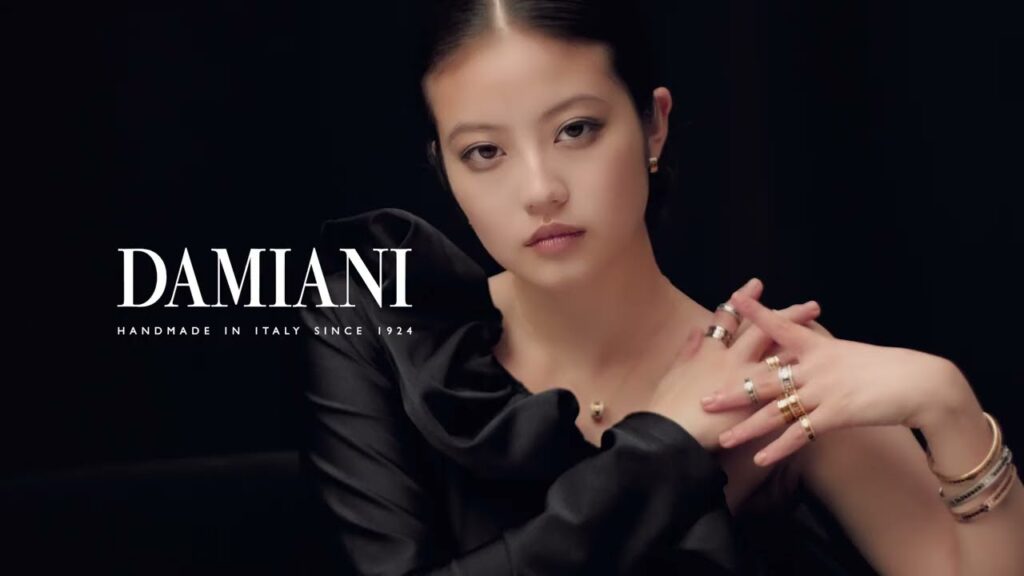 今田美桜が纏うDAMIANI