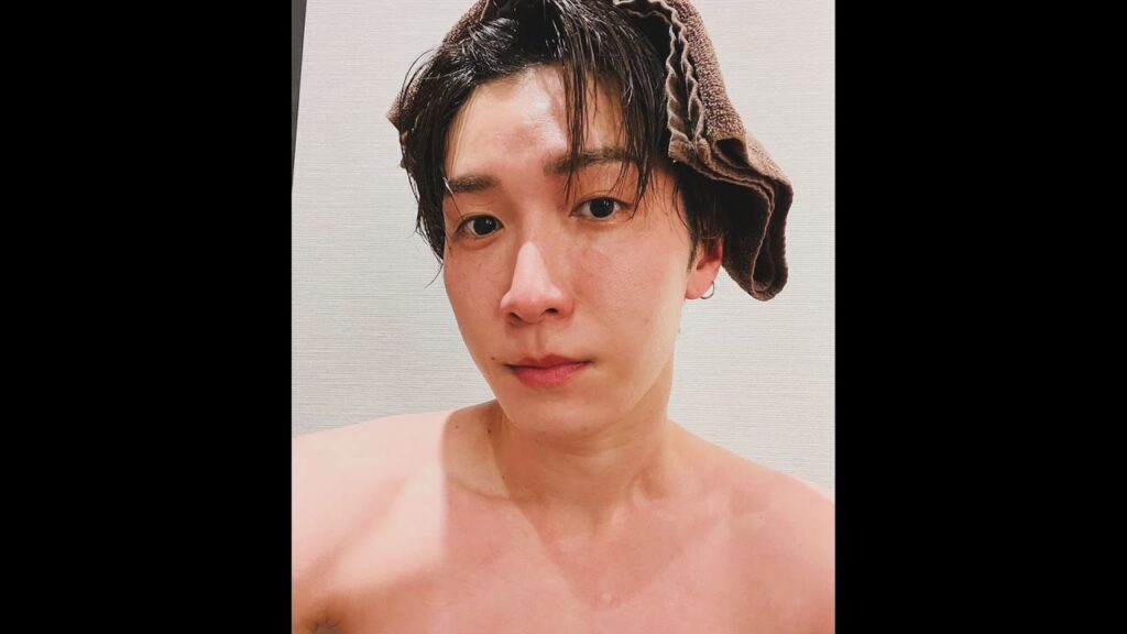 Snow Man・渡辺翔太、サウナで整った?半裸の鎖骨ラインも素肌も美し過ぎる! Snow Man・渡辺翔太、サウナで整った?半裸の鎖骨ラインも素肌も美し過ぎる!