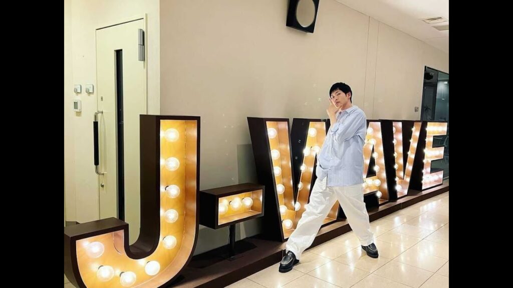 新着- 松下洸平、キメキメポーズでファンにお知らせ！2ndアルバム『R&ME』の曲を世界最速でお届け