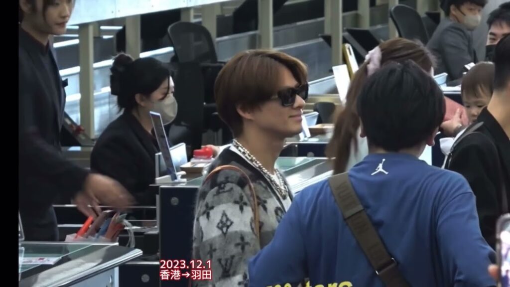 平野紫耀 悶絶❤️ファンサ まとめ 60秒 香港 空港 2023.12.1 #Shorts 平野紫耀 悶絶❤️ファンサ まとめ 60秒 香港 空港 2023.12.1 #Shorts