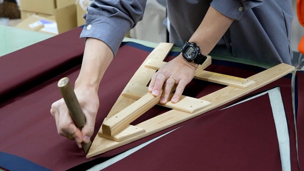 熟練職人による高級洋傘ができるまで。創業90年を超える日本の傘専門店【小宮商店】