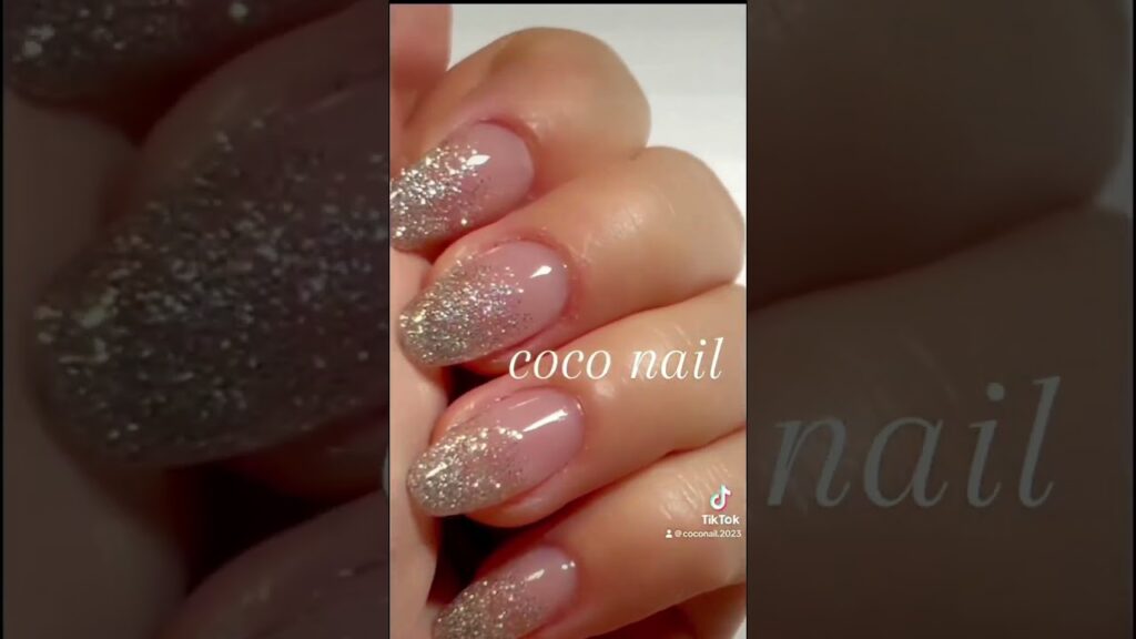 【美フォルムネイル】うる艶♪ちゅるん♪美フォルム純銀ラメグラデ/キラキラネイル/デートネイル/華やかネイル/ ベージュネイル/ヌーディーネイル/オフィスネイル　【coconail ココネイル銀座店】