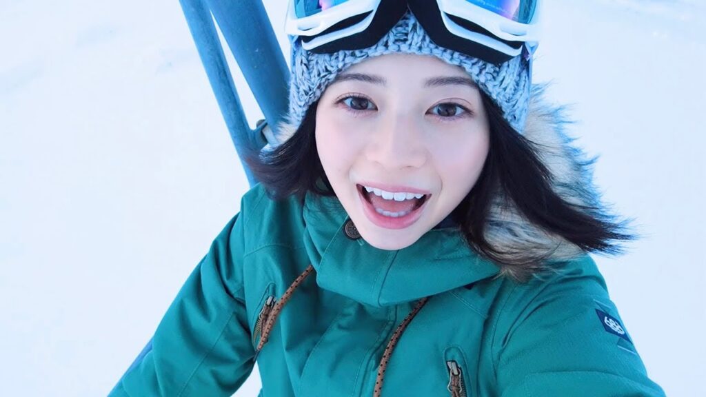 桜田ひより、スノボ初体験！雪山で笑顔連発　誕生日サプライズに喜ぶ姿も　JR SKISKI 2023-2024年 メーキング動画