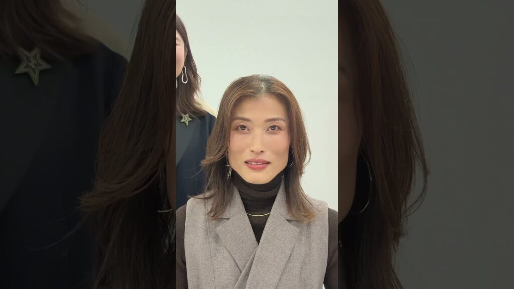 いつもニットとデニムで過ごす40代女性が大変身✨ 顔タイプクール