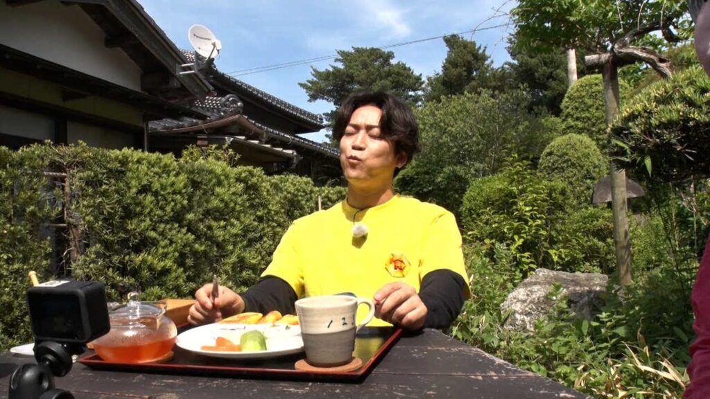 新着- KAT-TUN・亀梨和也、青空の下で食事を堪能!美味しそうなモグモグ顔に惹きつけられる 新着- KAT-TUN・亀梨和也、青空の下で食事を堪能!美味しそうなモグモグ顔に惹きつけられる