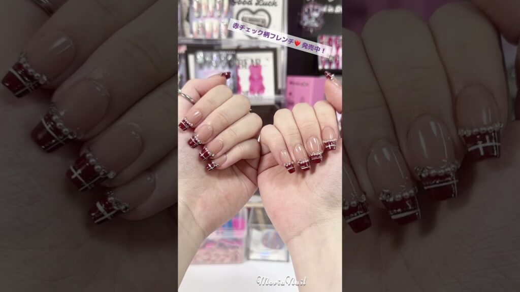 【発売中💖】赤チェック柄フレンチネイル💅✨ ロングバージョンもあるよ! #ネイルチップ #movianail #モビアネイル 【発売中💖】赤チェック柄フレンチネイル💅✨ ロングバージョンもあるよ! #ネイルチップ #movianail #モビアネイル