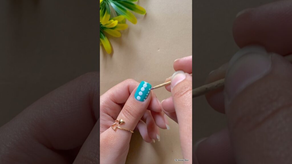 💅💚Easy dotticure nail design #nailart2024 #youtubeshorts #short #shorts