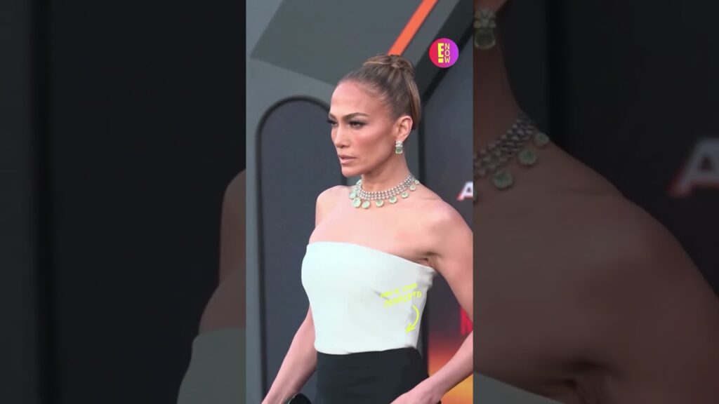 ASÍ REACCIONÓ #JLO CUANDO LE PREGUNTARON SOBRE LOS RUMORES DE DIVORCIO CON #BENAFFLECK. #shorts ASÍ REACCIONÓ #JLO CUANDO LE PREGUNTARON SOBRE LOS RUMORES DE DIVORCIO CON #BENAFFLECK. #shorts