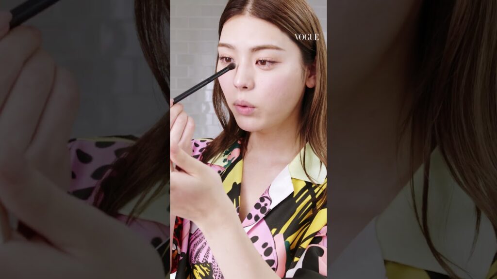 透明感が出るブルーで夏にピッタリな清涼メイクを井手上漠が紹介。 #beautysecrets #ビューティーシークレット #voguejapan