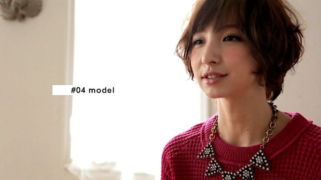篠田麻里子 : MORE (201310)