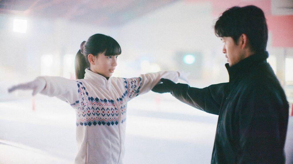 池松壮亮、スケートのコーチに 小さな恋たちの物語／映画『ぼくのお日さま』予告編