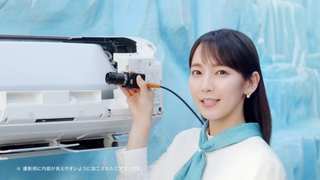 吉岡里帆  日立 白くまくん 「ピキジャバ ダンス」篇 TVCM