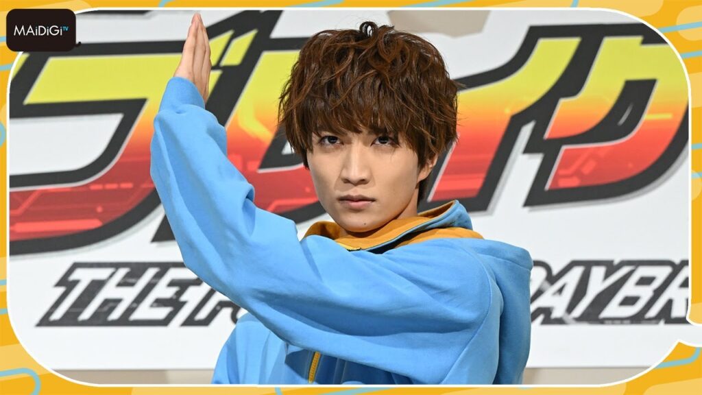 “仮面ライダーガヴ”知念英和、変身ポーズ生披露！“先輩”本島純政も絶賛！　映画 「仮面ライダーガッチャード」大ヒットイベントで“バトンタッチ”