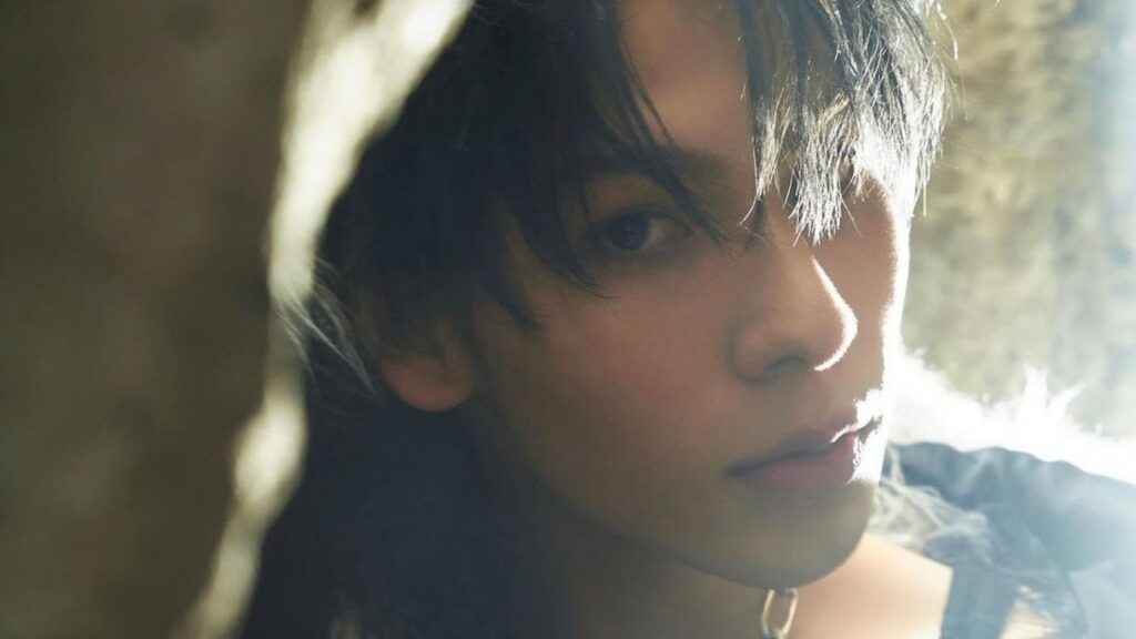 オーラだだ洩れ！Snow Manラウール『RAYS』陰と陽を表したようなワイルド＆艶やかショットが公開