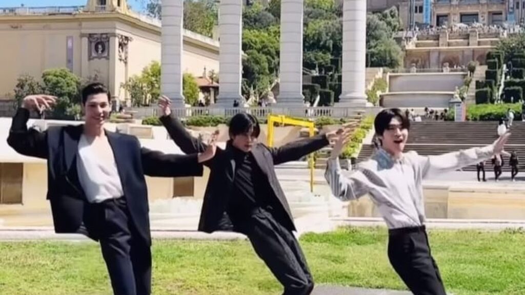 スーツ姿のラウール・目黒蓮・深澤辰哉が「EMPIRE」ダンス披露！「めめラウのアイコンタクト尊い」「ふっかビジュよすぎ」と絶賛の嵐