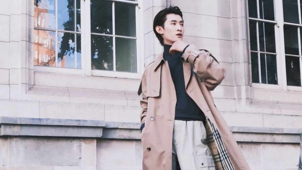 Snow Man向井康二がバーバリーのトレンチコートをなびかせイギリスを闊歩!英国紳士さながらのショットを続々と公開 Snow Man向井康二がバーバリーのトレンチコートをなびかせイギリスを闊歩!英国紳士さながらのショットを続々と公開