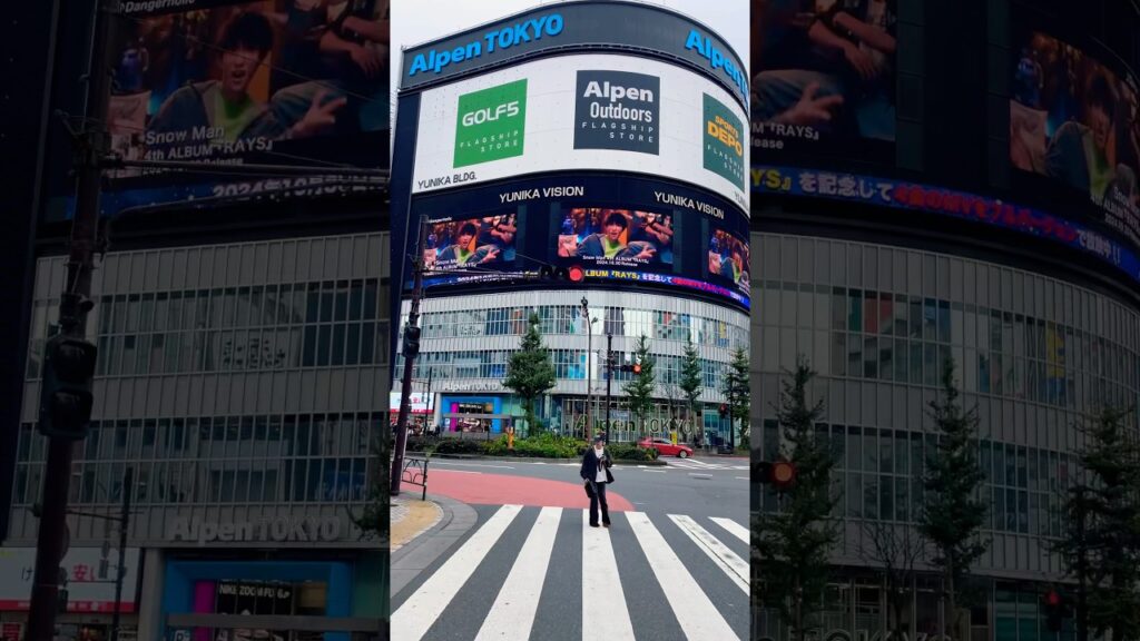 西武新宿駅前!!【Snow Man 特集】新宿ユニカビジョンにて放映中！ #shorts #新宿 #rays  #snowman #スノーマン #ユニカビジョン #目黒蓮 #深澤辰哉