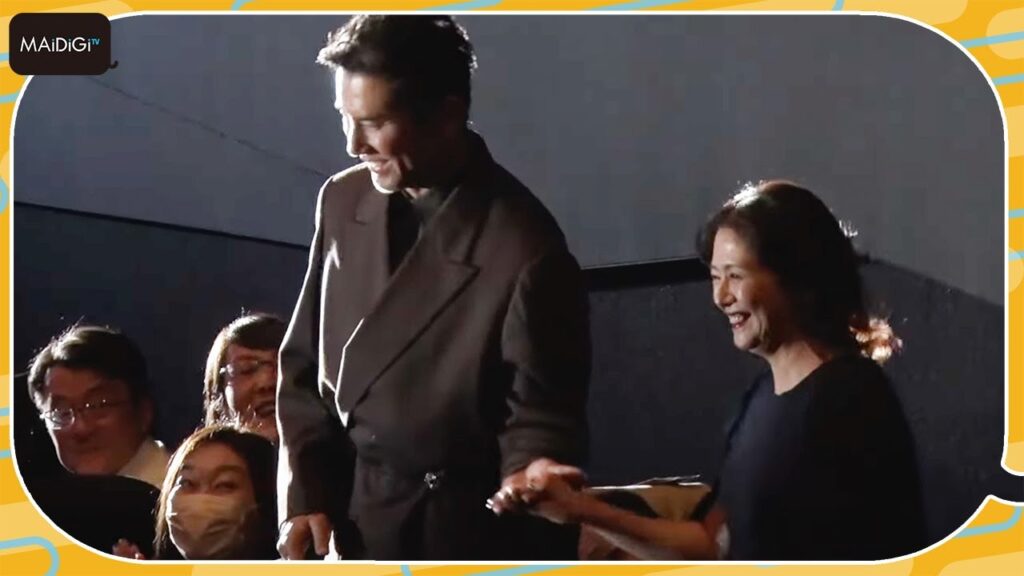 本木雅弘&小泉今日子、32年ぶり共演作「海の沈黙」舞台あいさつで手つなぎ登場! 小泉「久しぶりのヒロイン」と笑顔 本木雅弘&小泉今日子、32年ぶり共演作「海の沈黙」舞台あいさつで手つなぎ登場! 小泉「久しぶりのヒロイン」と笑顔